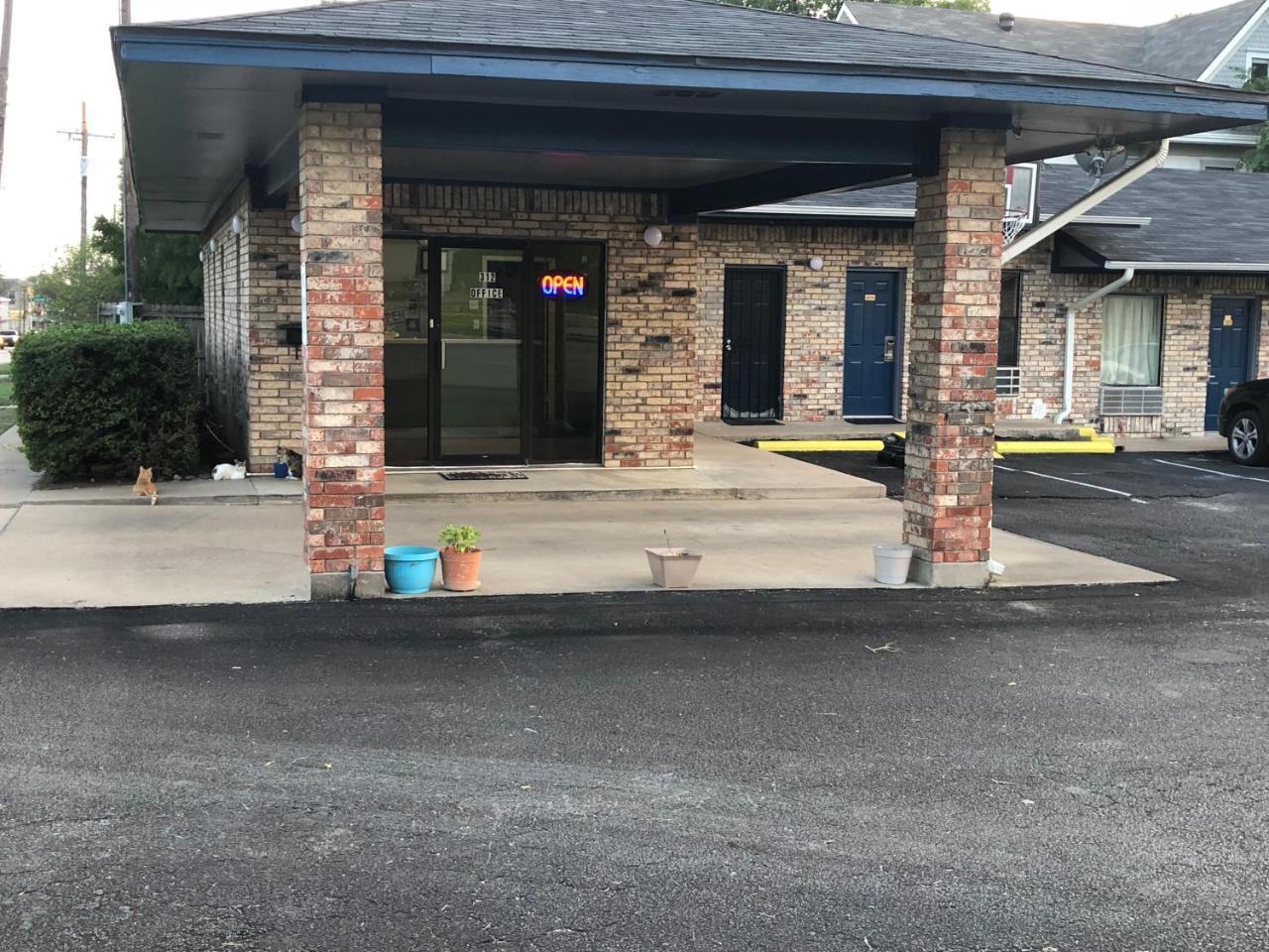 Relax Inn Dublin Exterior photo